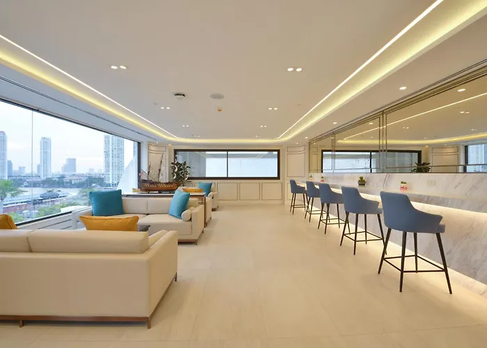 Centre Point Plus Hotel Silom - Newly Renovated