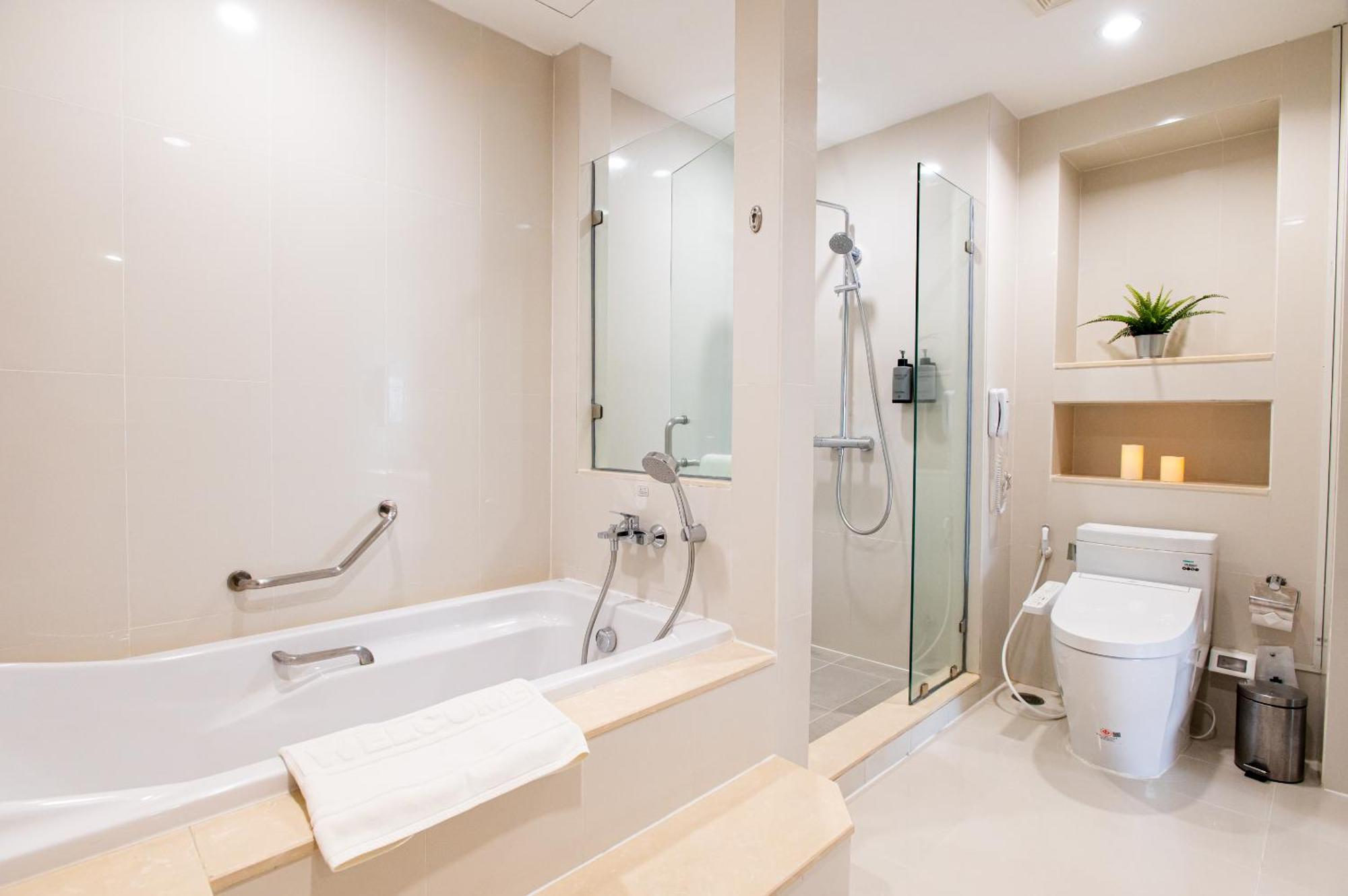 Centre Point Plus Hotel Silom - Newly Renovated
